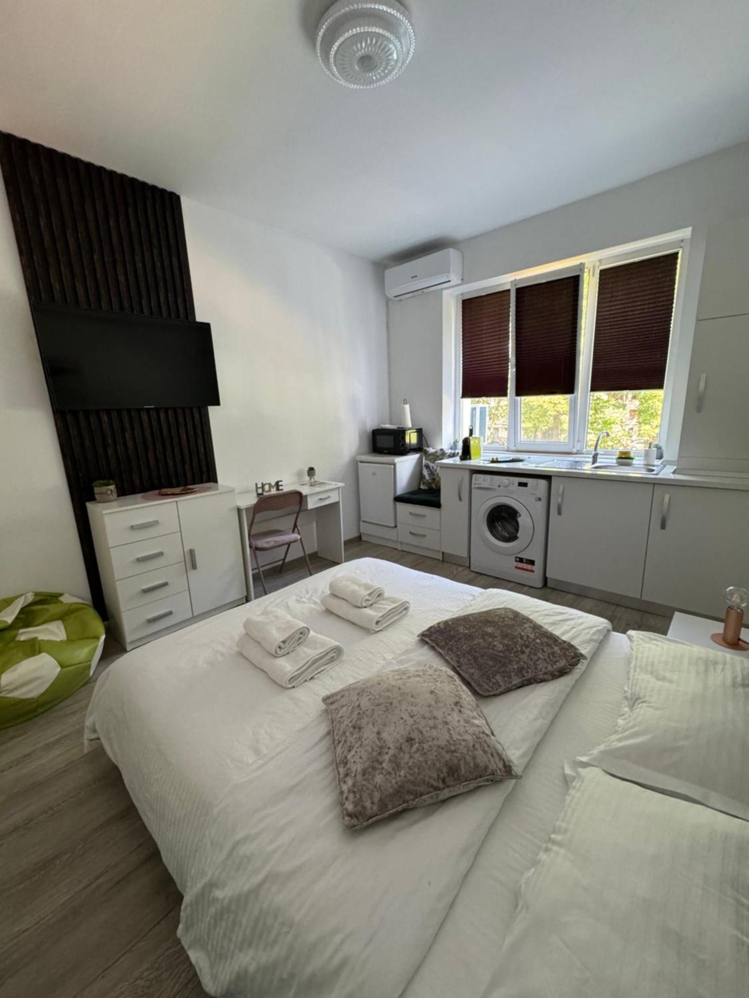 Vert Studio Onesti Exteriör bild